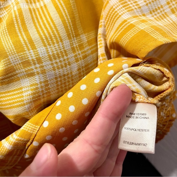 Lucky Brand crop top plaid yellow white v neck Women Medium short sleeve summer - Picture 3 of 4